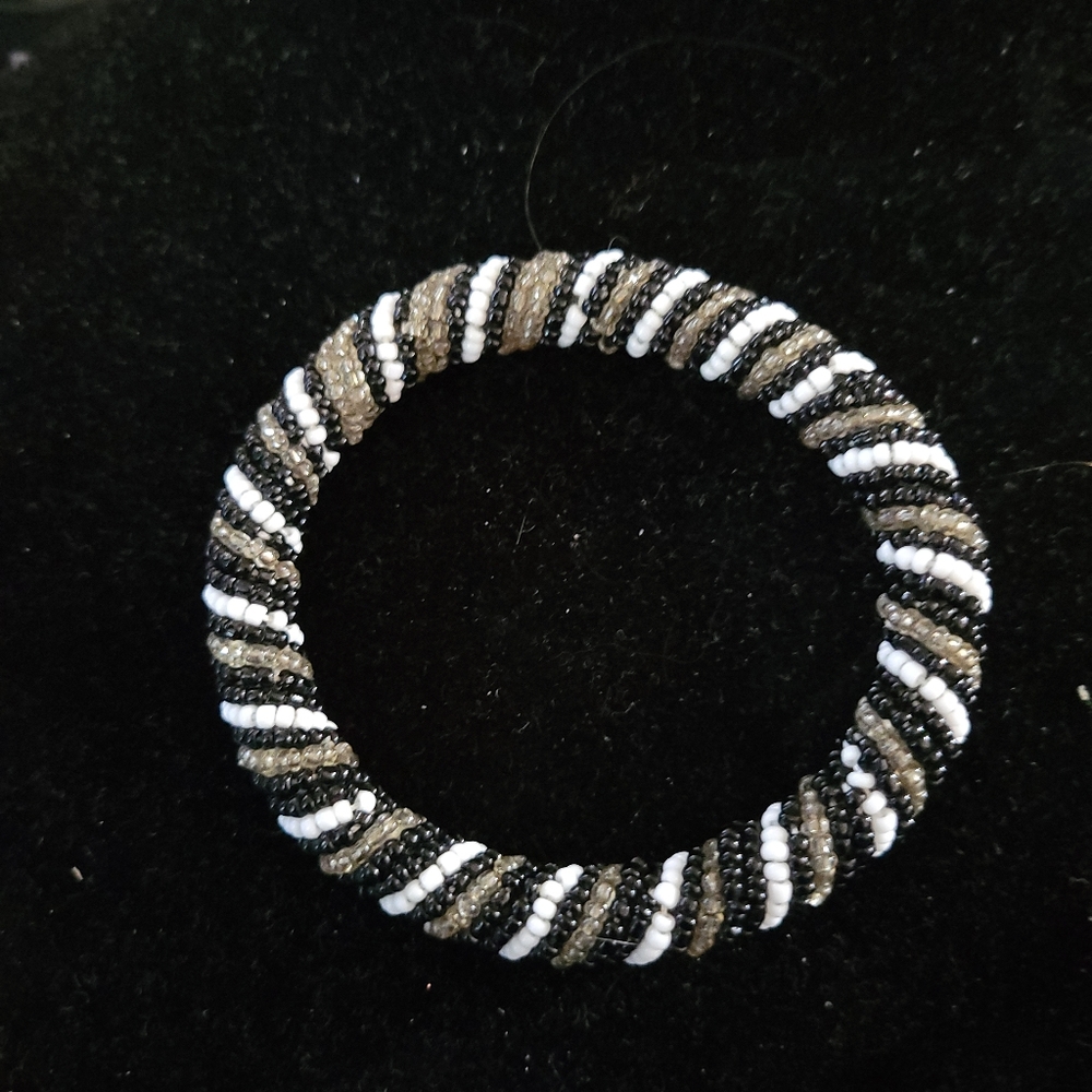 Beaded bangle - Picture 4 of 5